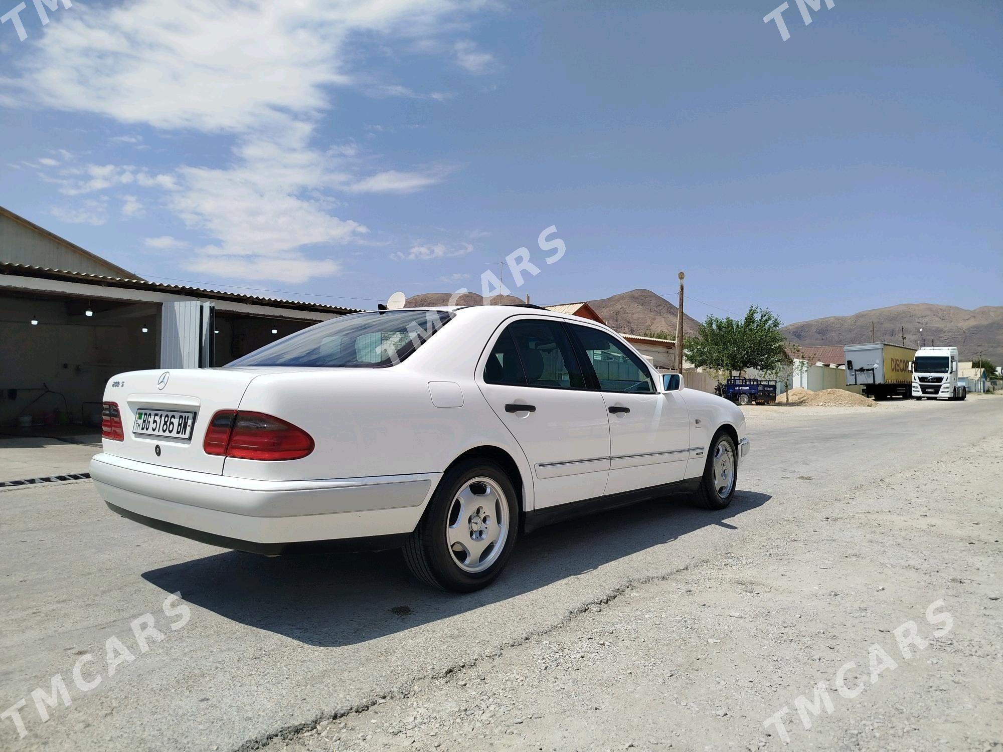 Mercedes-Benz C320 1998 - 90 000 TMT - Балканабат - img 6
