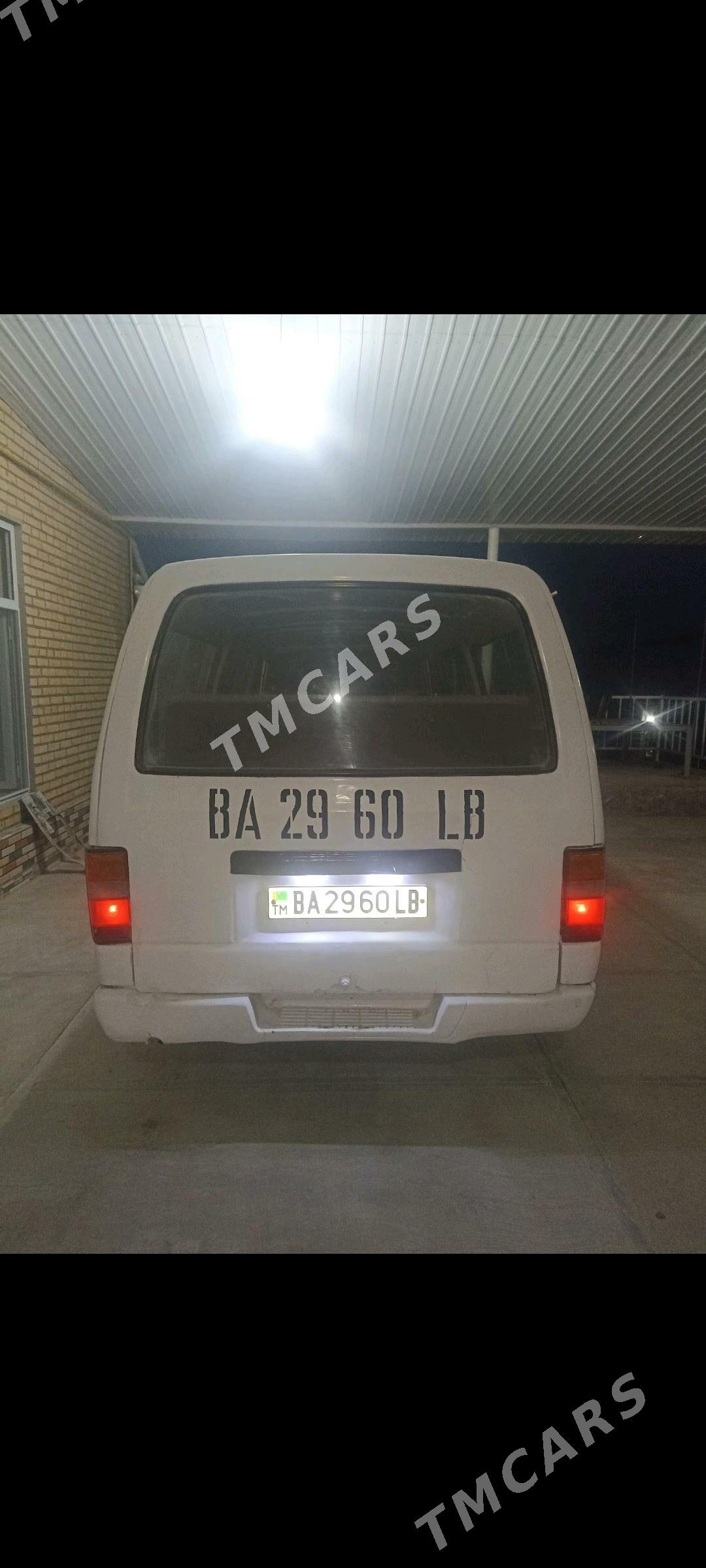 Toyota Hiace 2001 - 52 000 TMT - Магданлы - img 5