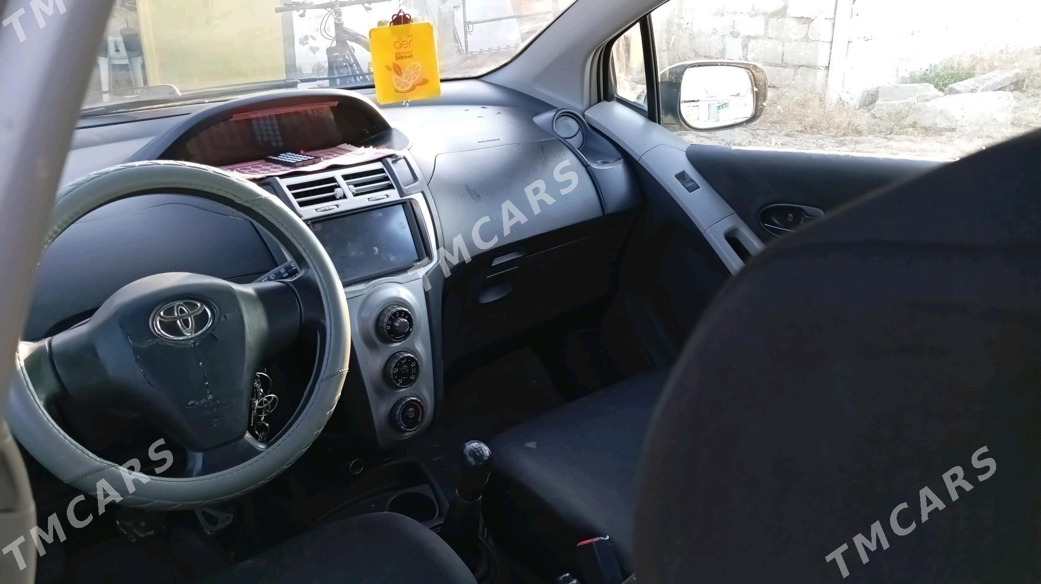 Toyota Yaris 2006 - 80 000 TMT - Туркменбаши - img 2