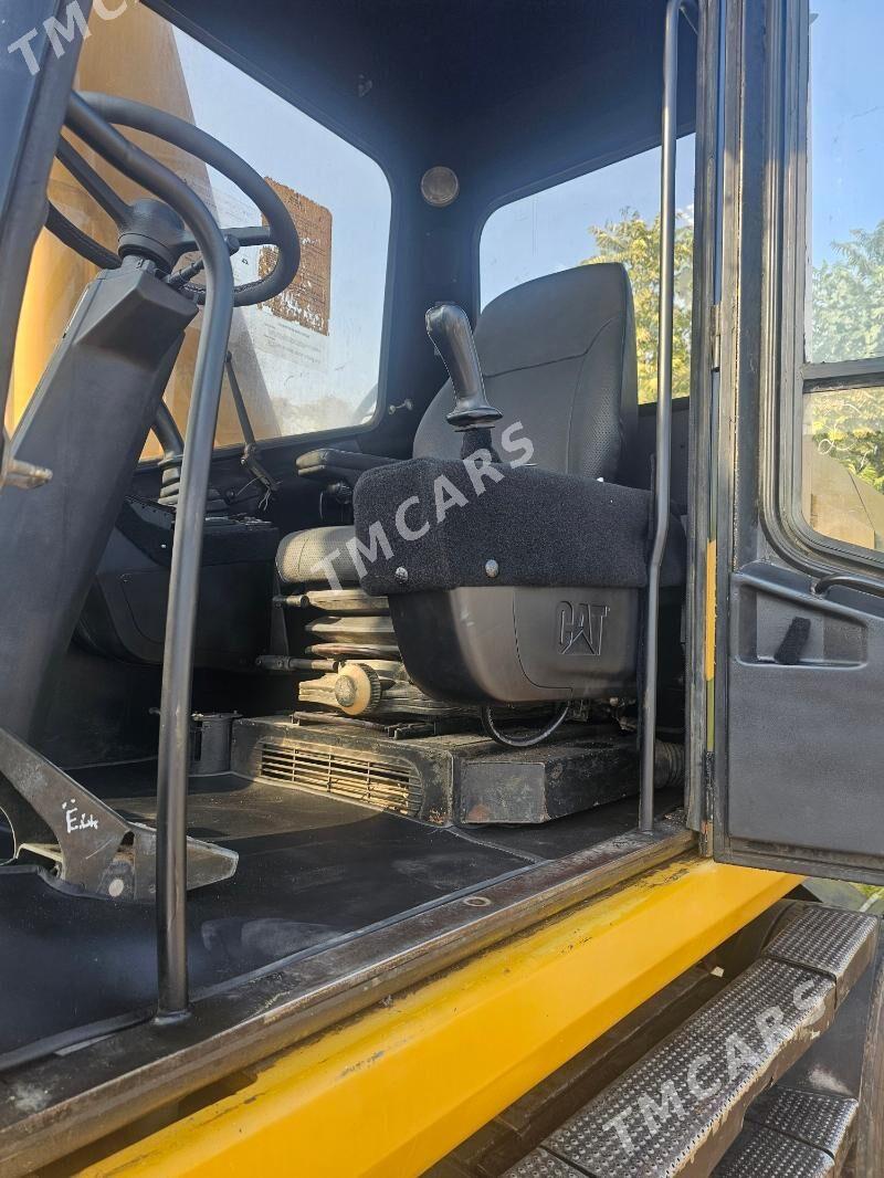 Caterpillar Excavator 2010 - 850 000 TMT - Бедев - img 8