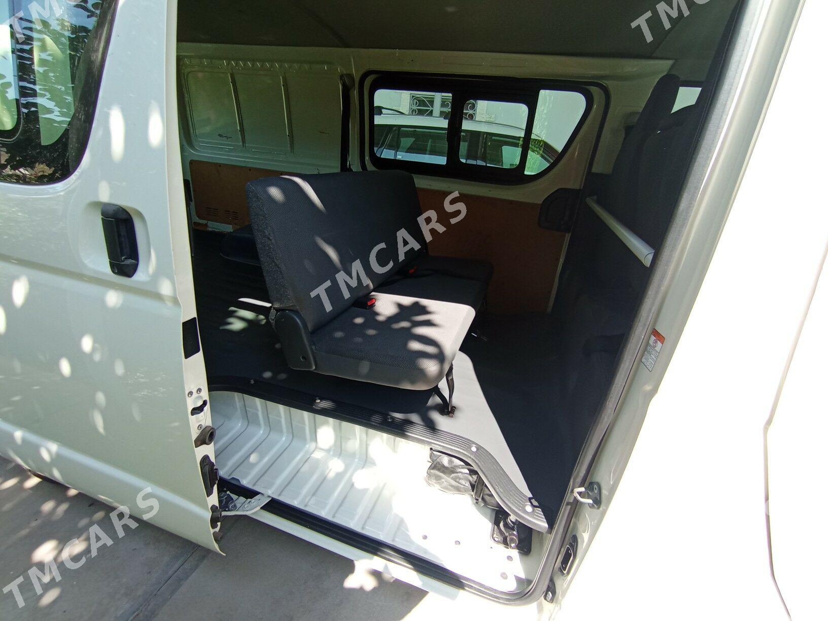 Toyota Hiace 2018 - 450 000 TMT - Мары - img 3