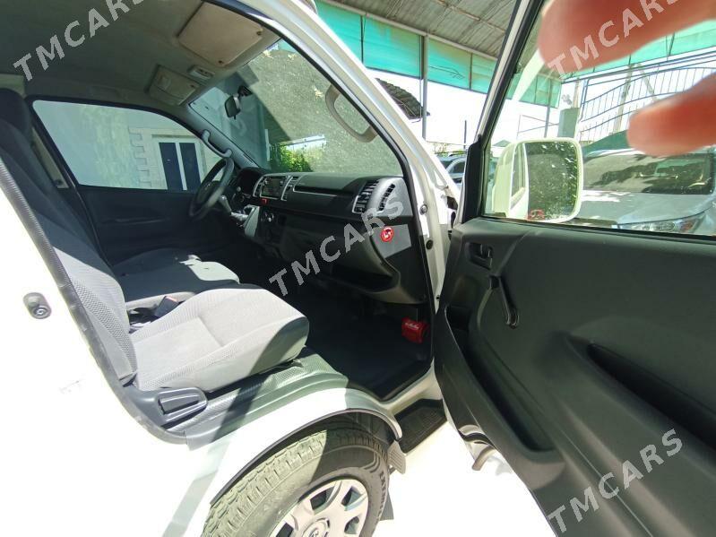 Toyota Hiace 2018 - 450 000 TMT - Мары - img 5