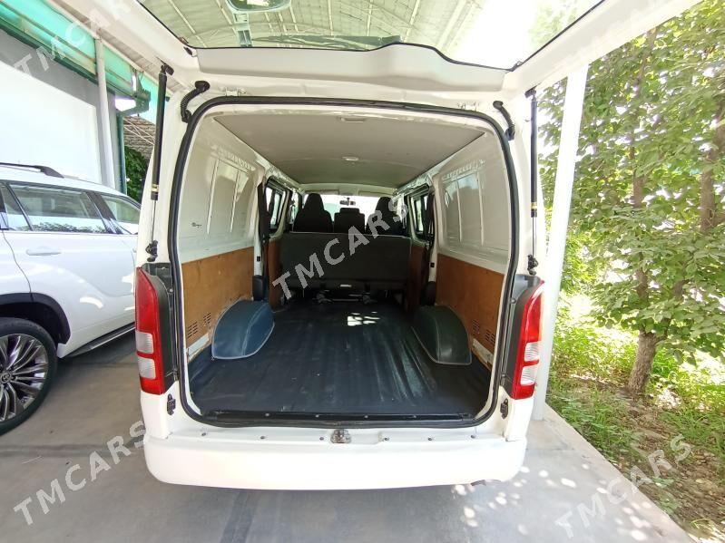 Toyota Hiace 2018 - 450 000 TMT - Мары - img 4