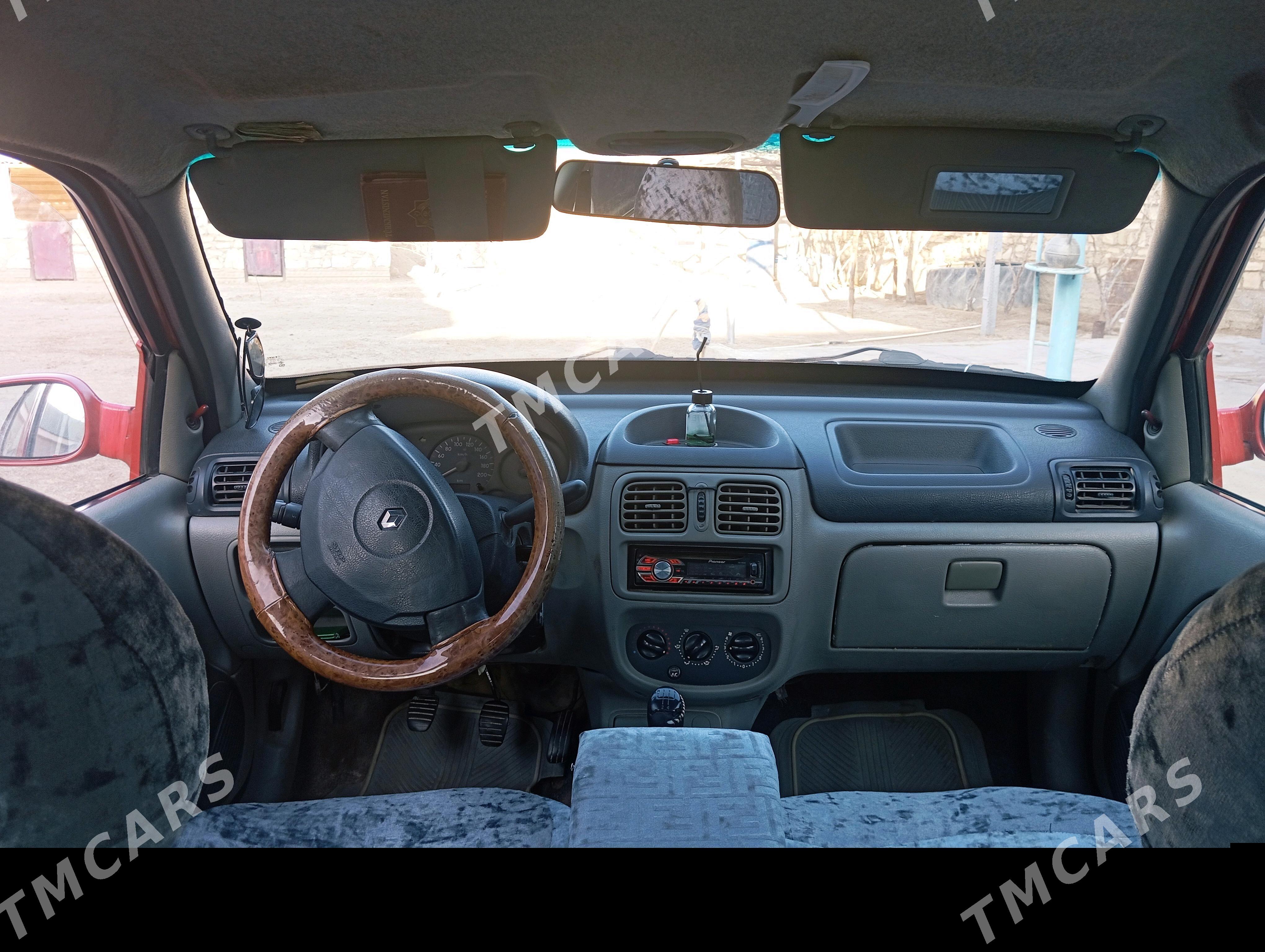 Renault Clio 2004 - 35 000 TMT - Гумдаг - img 4