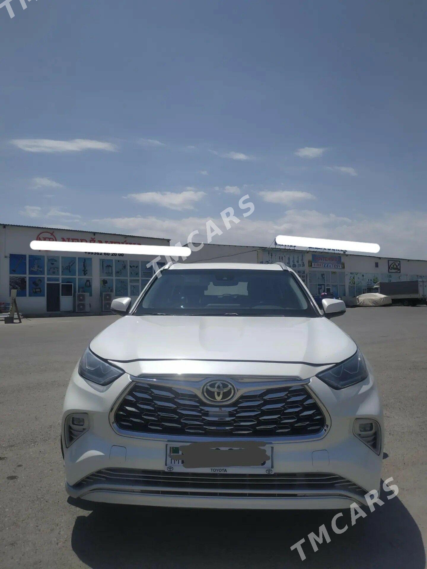 Toyota Highlander 2022 - 560 000 TMT - Гуртли - img 4