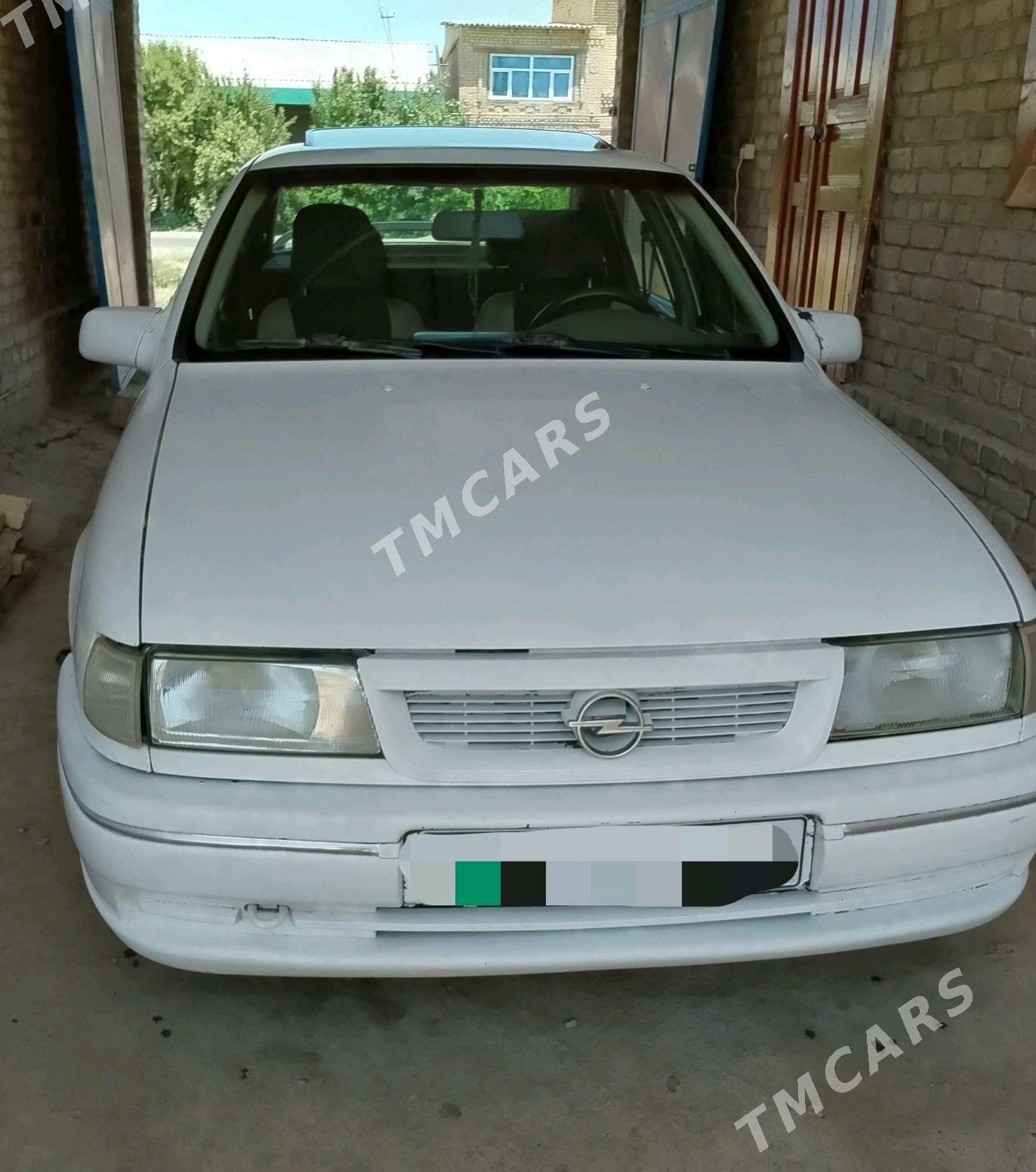 Opel Vectra 1993 - 27 000 TMT - Чарджоу - img 3