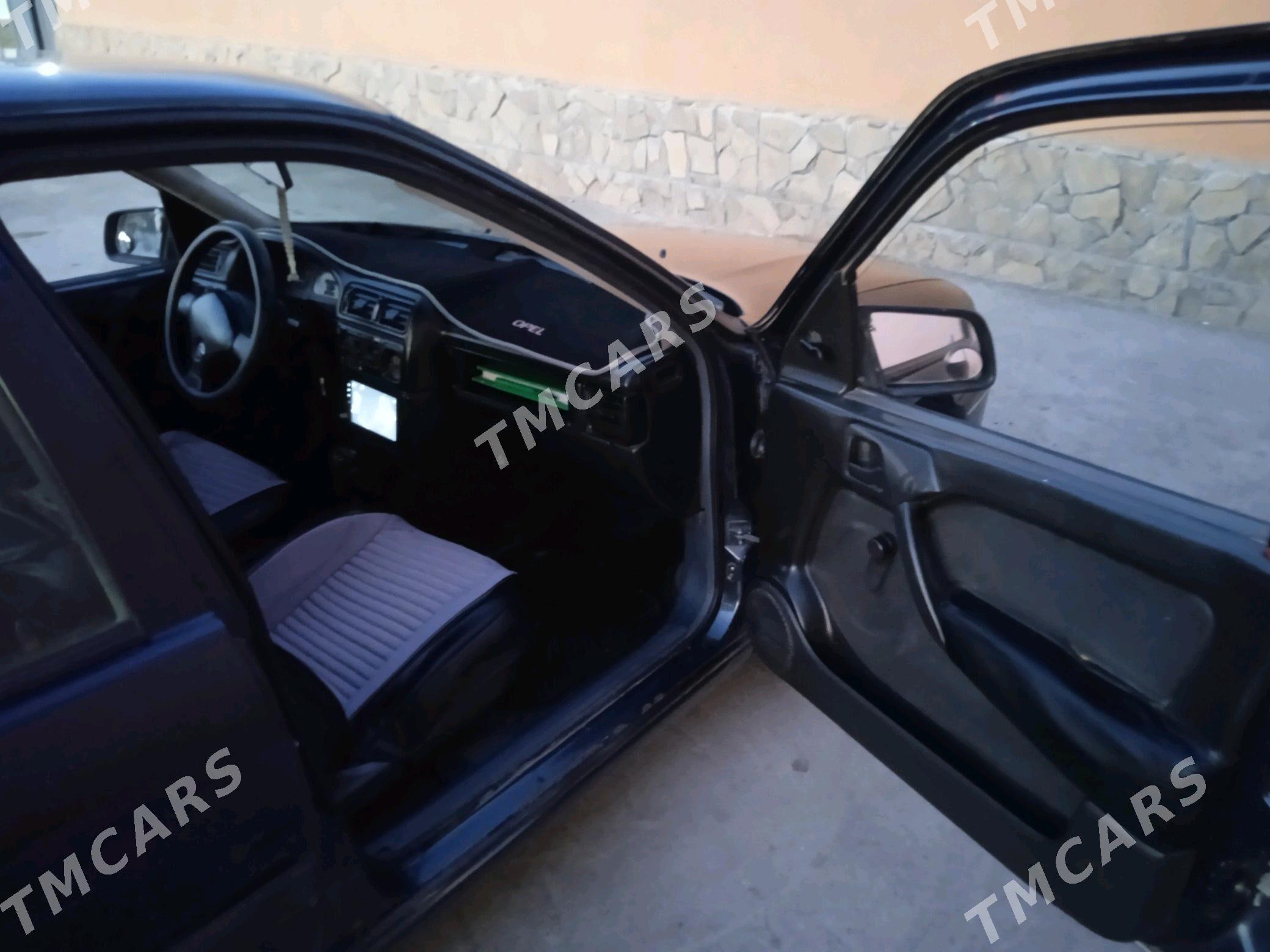 Opel Vectra 1990 - 30 000 TMT - Mary - img 1