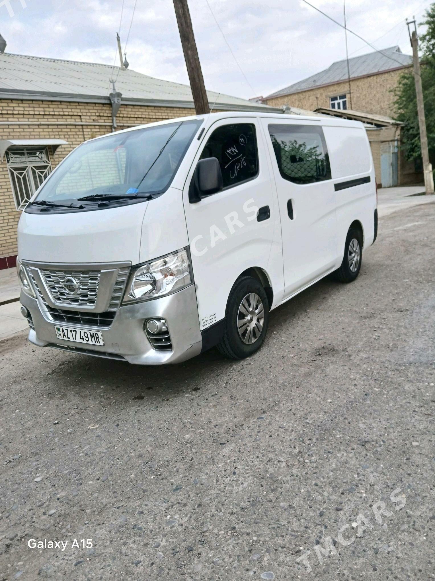 Nissan Urvan 2020 - 370 000 TMT - Мары - img 2