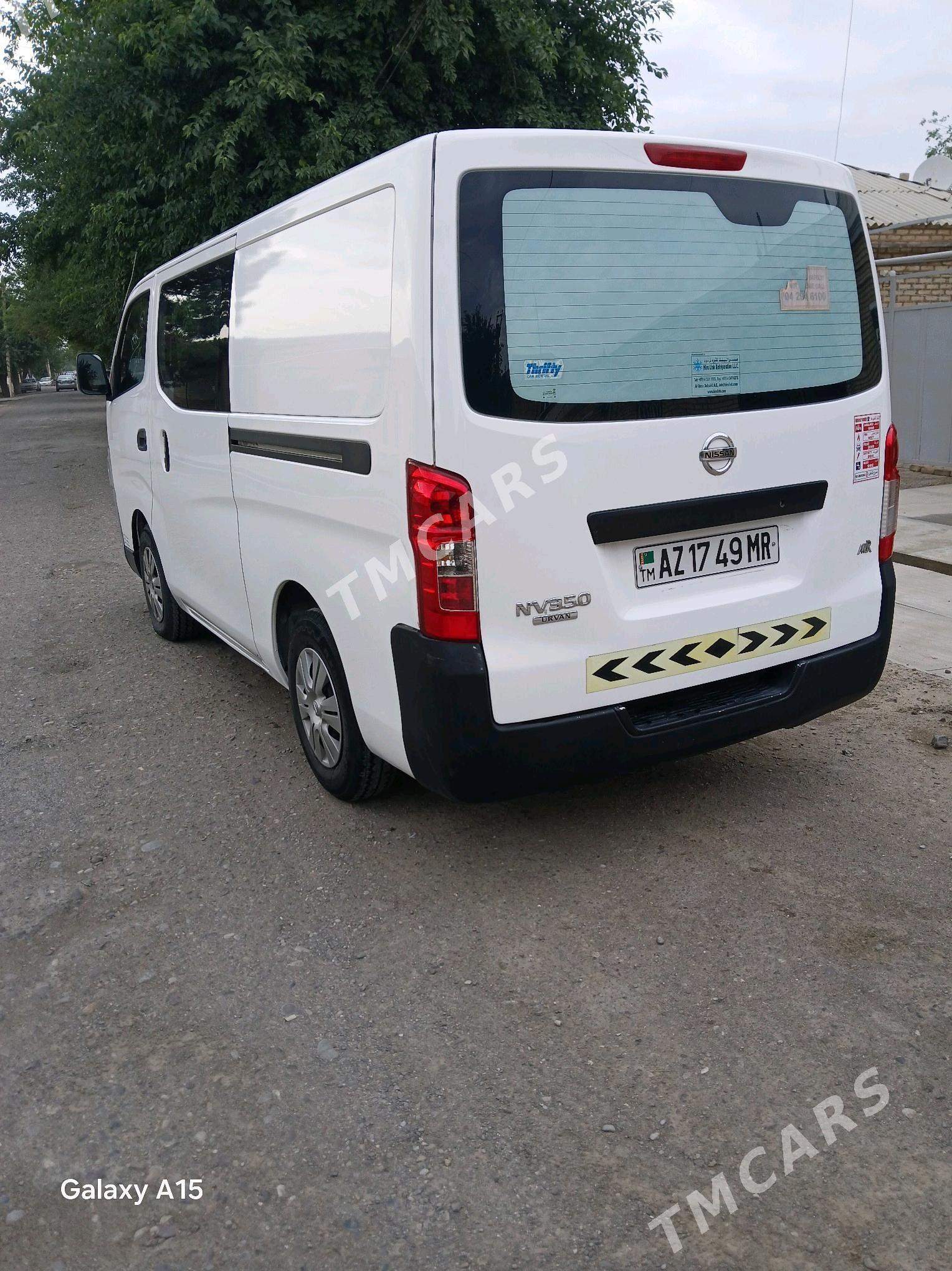 Nissan Urvan 2020 - 370 000 TMT - Мары - img 3