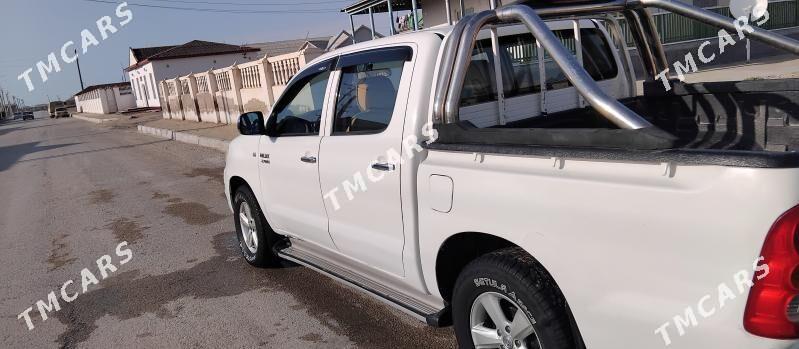 Toyota Hilux 2007 - 250 000 TMT - Эсенгулы - img 2