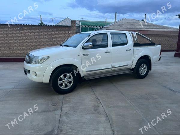 Toyota Hilux 2011 - 320 000 TMT - Бахарден - img 3