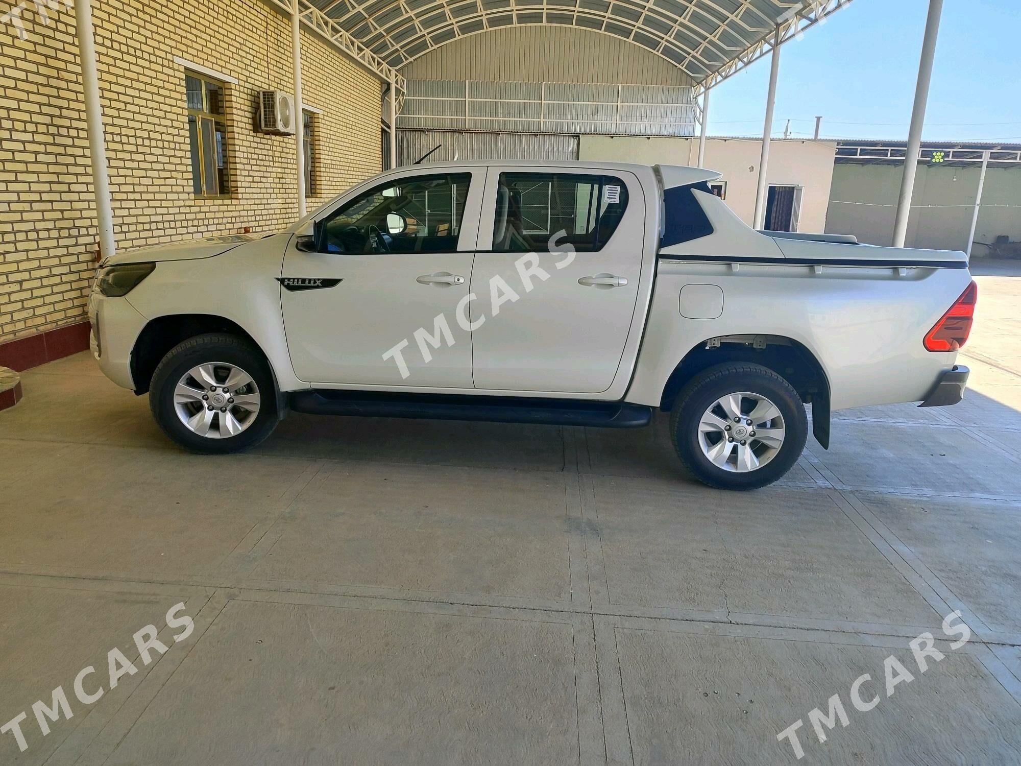 Toyota Hilux 2023 - 600 000 TMT - Sarahs - img 6