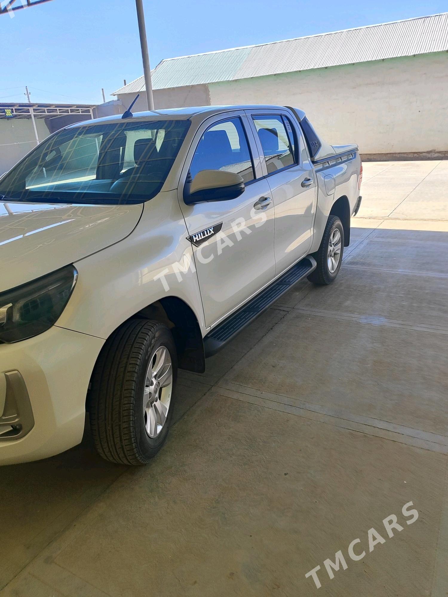 Toyota Hilux 2023 - 600 000 TMT - Sarahs - img 7