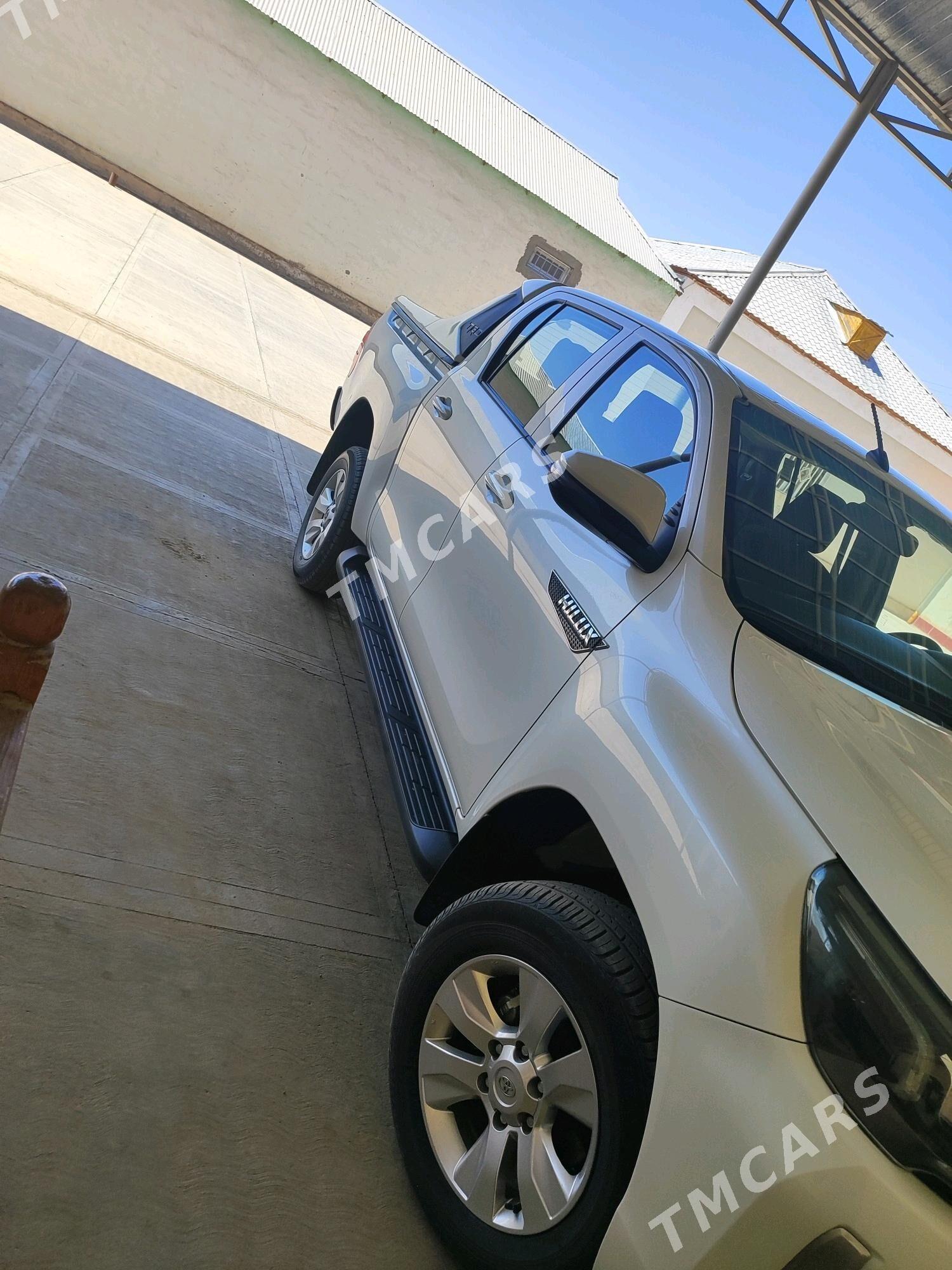 Toyota Hilux 2023 - 600 000 TMT - Sarahs - img 8