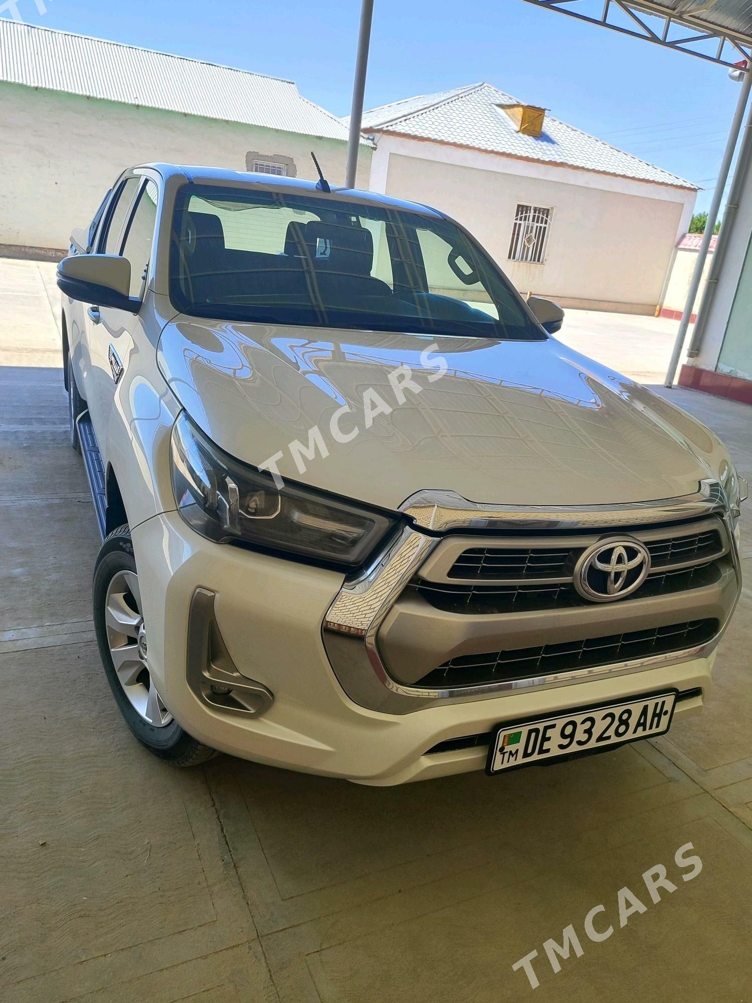 Toyota Hilux 2023 - 600 000 TMT - Sarahs - img 9