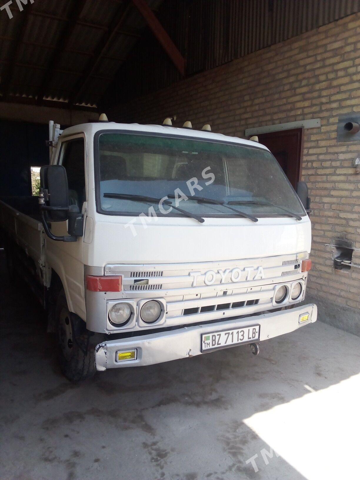Toyota Dyna 1993 - 130 000 TMT - Saýat - img 3