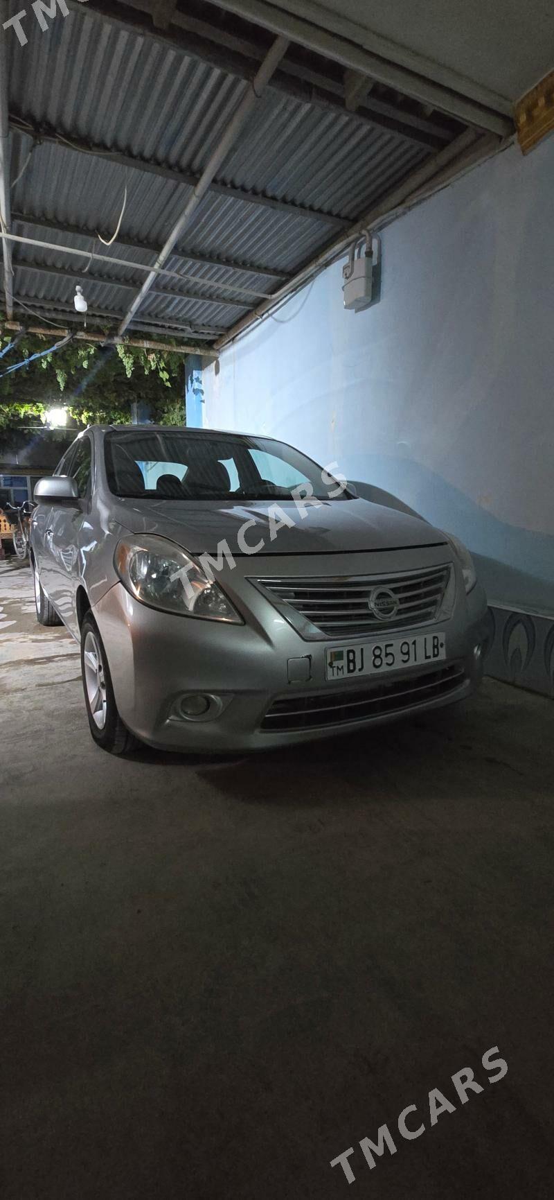 Nissan Versa 2013 - 90 000 TMT - Туркменабат - img 2