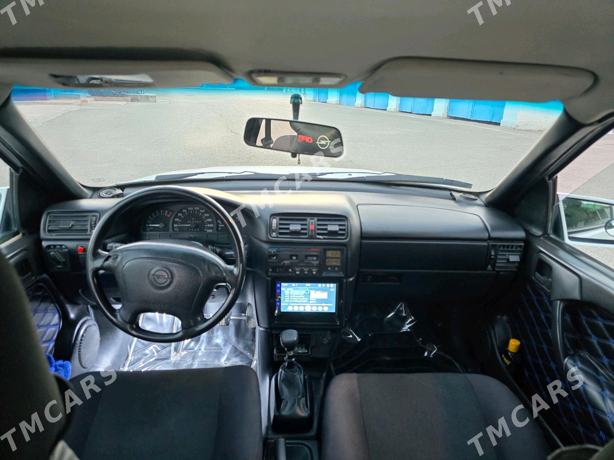 Opel Vectra 1994 - 54 000 TMT - Бахарден - img 5