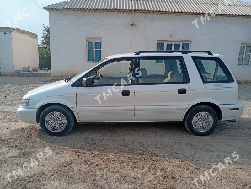 Mitsubishi Chariot 1995 - 26 000 TMT - Мары - img 4