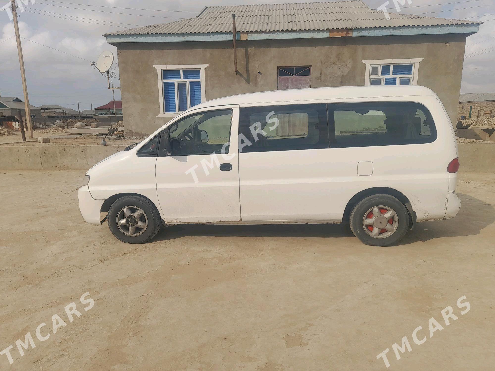 Hyundai H-1 2004 - 50 000 TMT - Эсенгулы - img 1