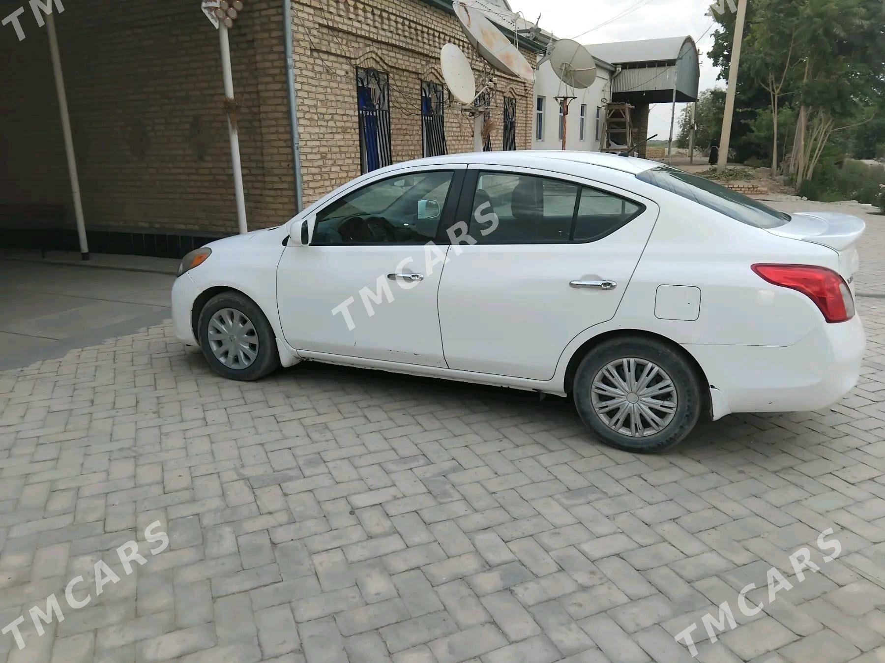 Nissan Versa 2013 - 85 000 TMT - Türkmengala - img 3