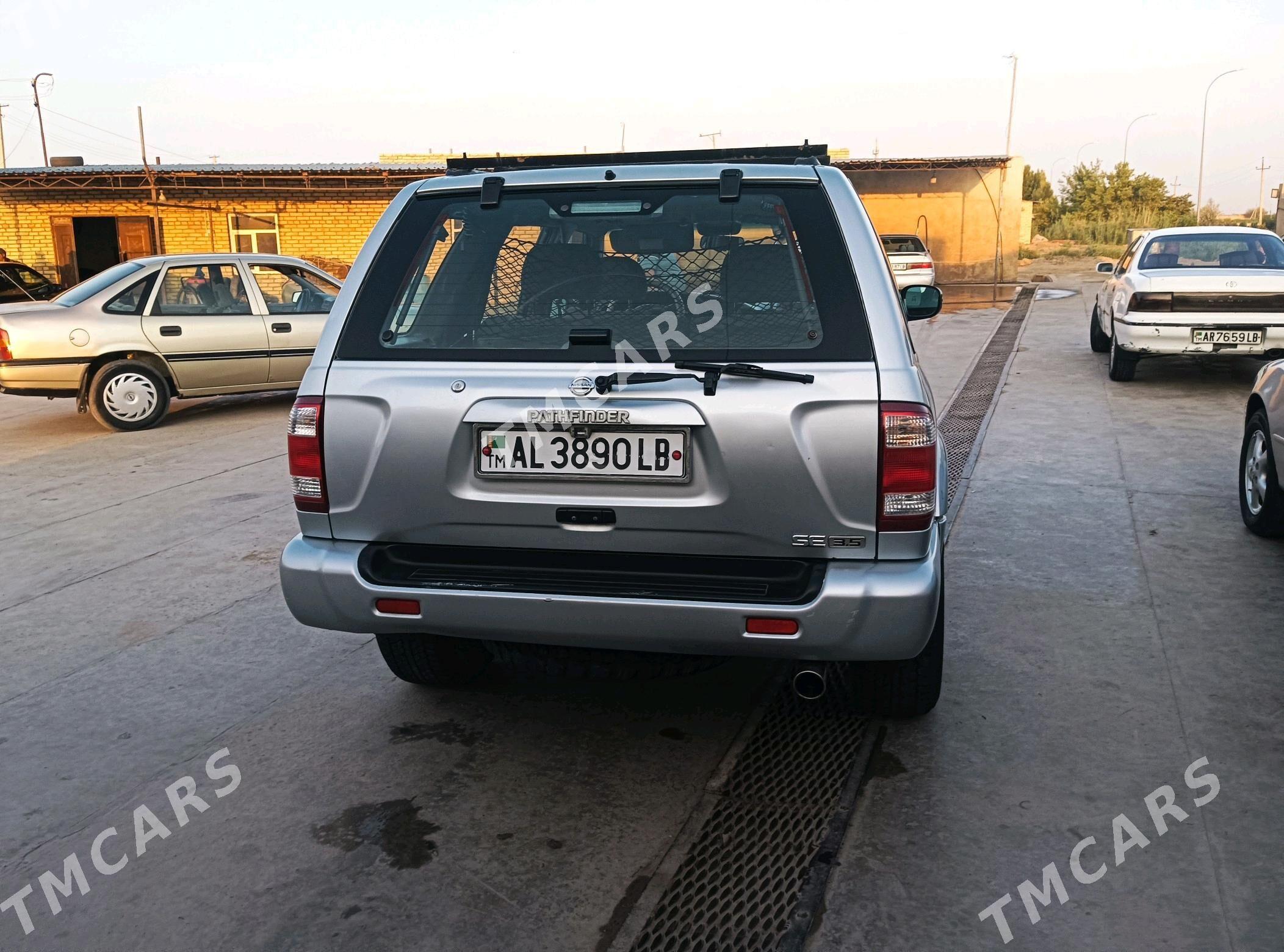 Nissan Pathfinder 2005 - 110 000 TMT - Фарап - img 4