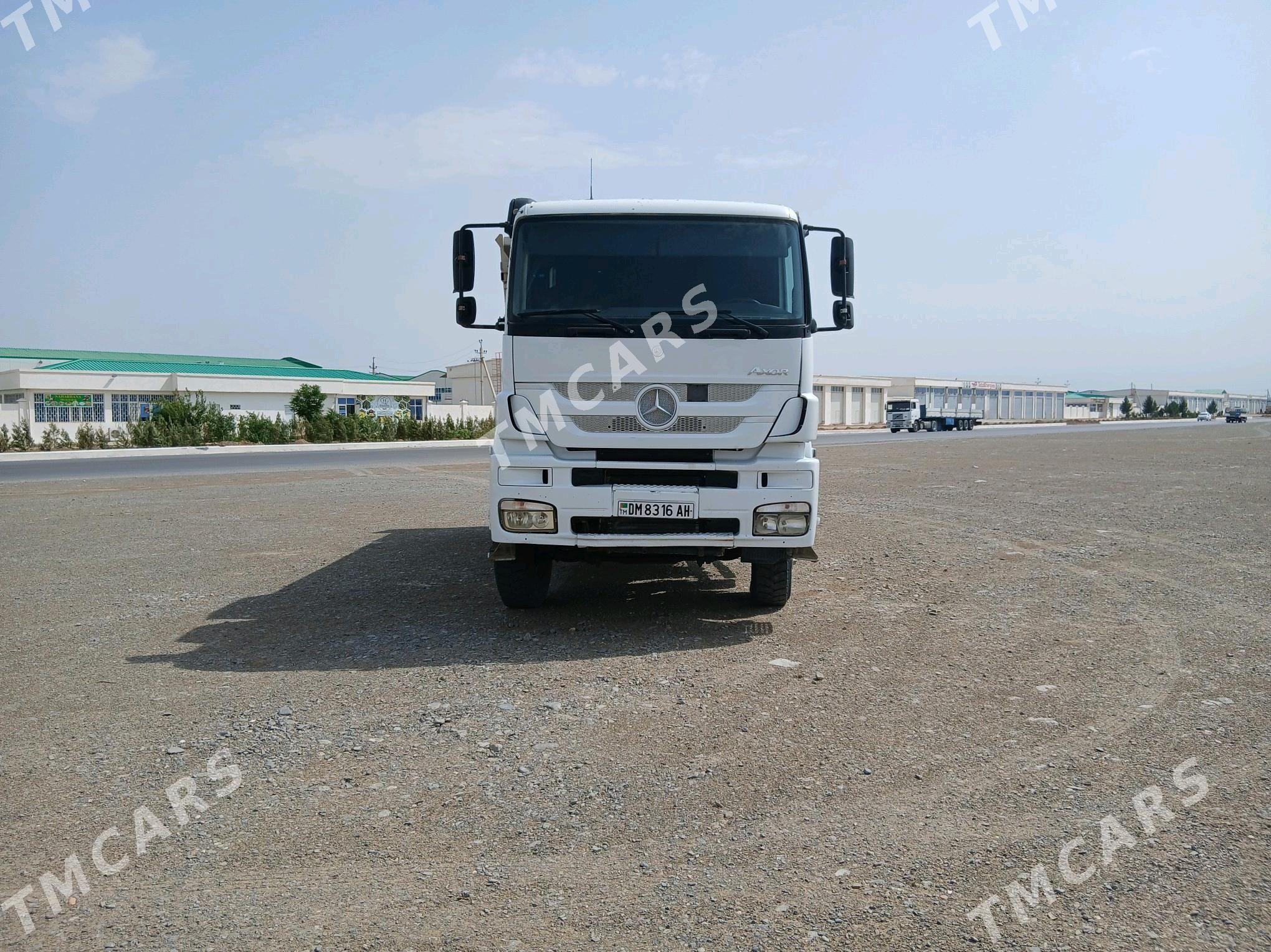 Mercedes-Benz C350 2015 - 700 000 TMT - Яшлык - img 5