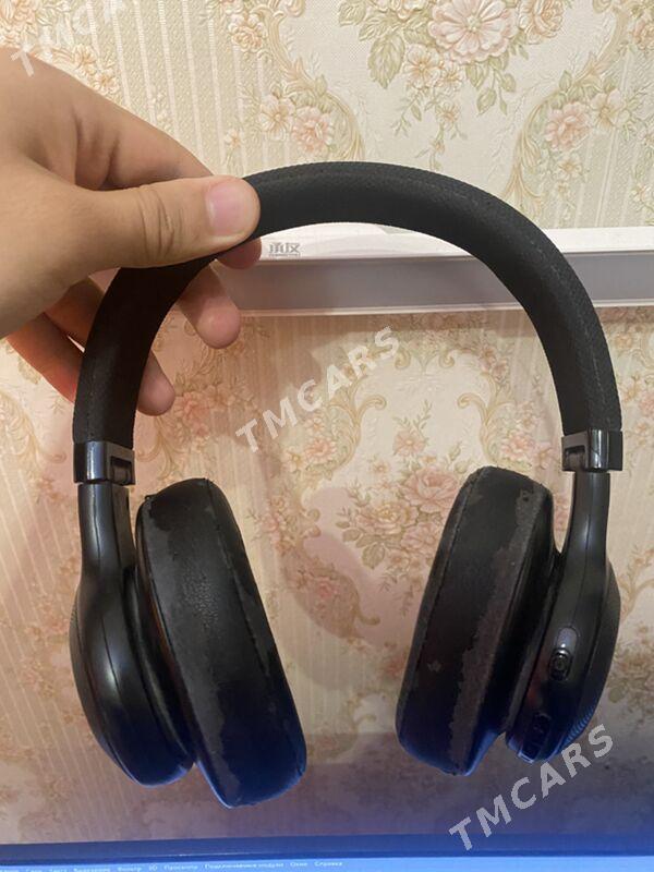 JBL E55BT - Гаудан "В" - img 1