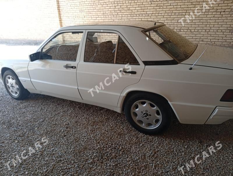 Mercedes-Benz 190E 1990 - 35 000 TMT - Теджен - img 4