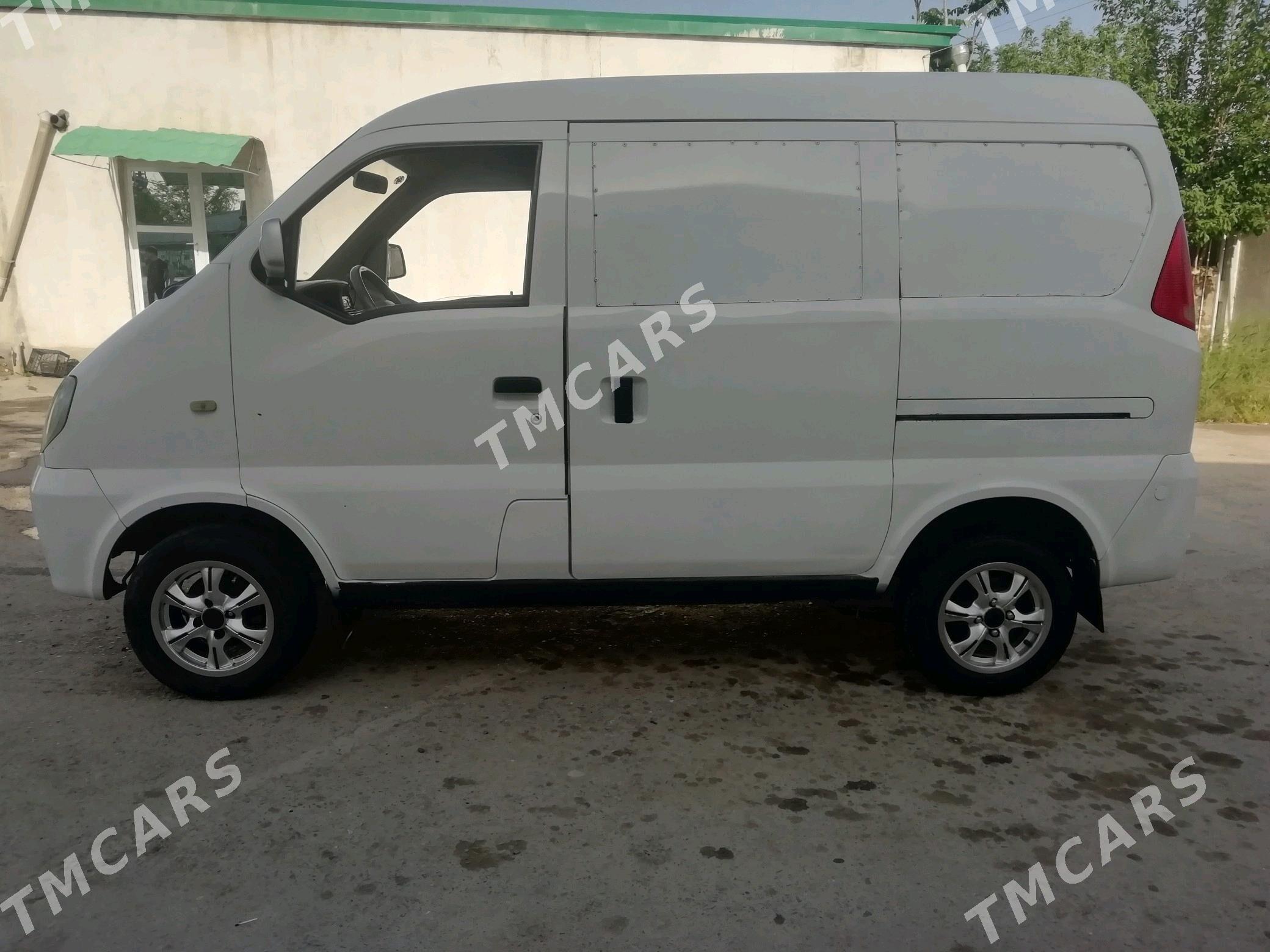 Nissan Urvan 2005 - 65 000 TMT - Ашхабад - img 3