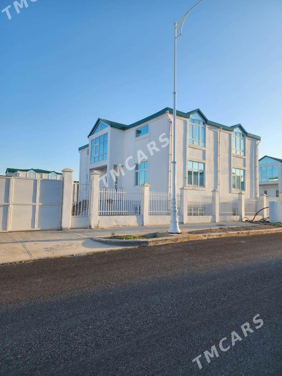 Satlyk jaý gami kottej. 600m² - Ak bugdaý etraby - img 3
