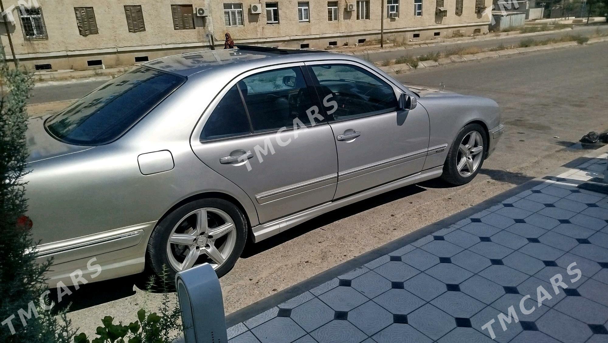 Mercedes-Benz E55 AMG 2000 - 100 000 TMT - Балканабат - img 2