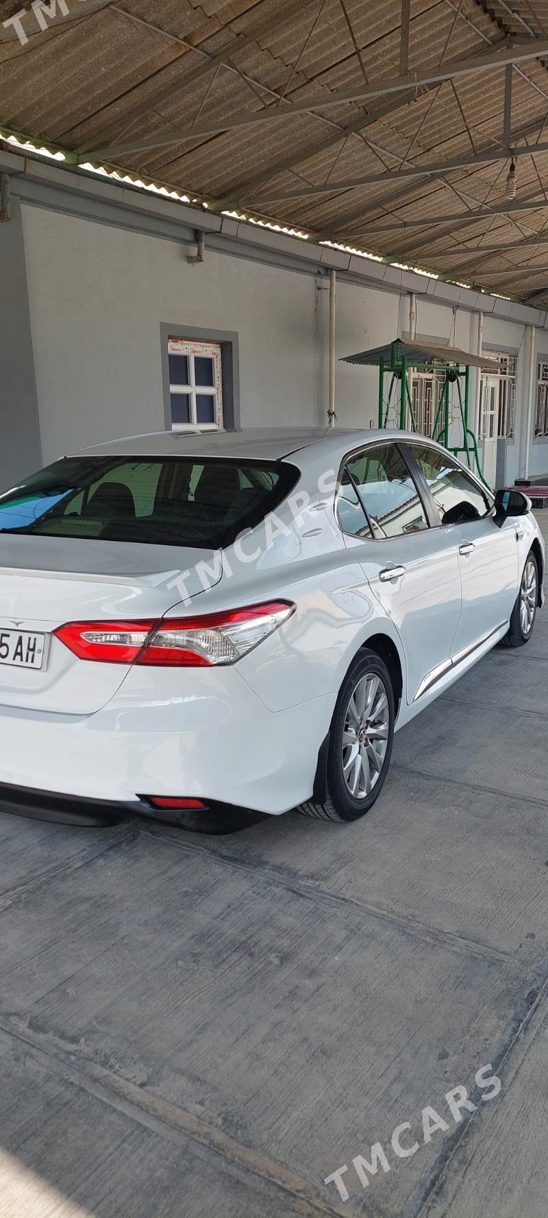Toyota Camry 2019 - 230 000 TMT - Бузмеин - img 4