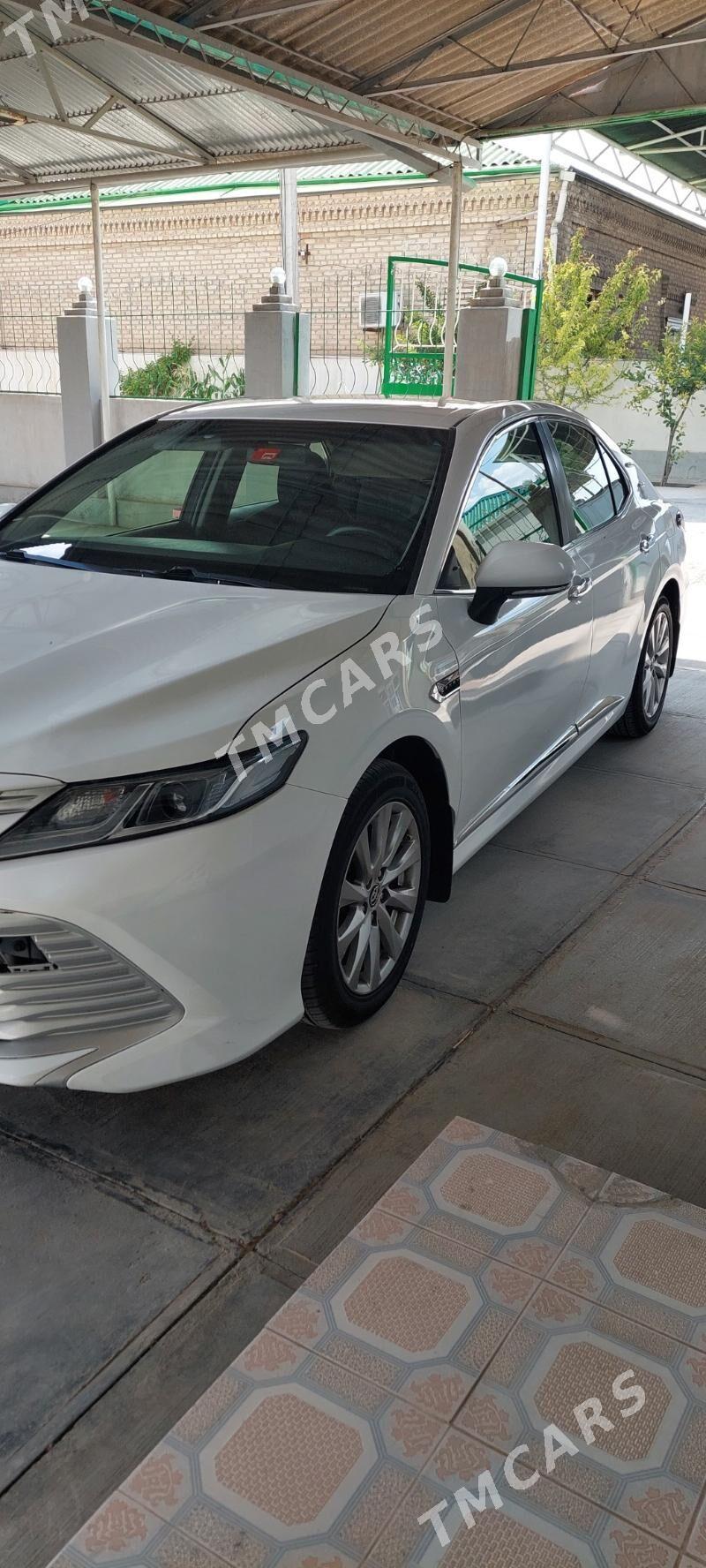 Toyota Camry 2019 - 230 000 TMT - Бузмеин - img 5
