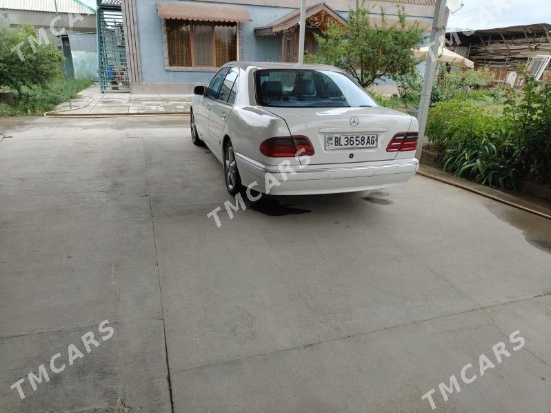 Mercedes-Benz E320 2000 - 115 000 TMT - Багир - img 2