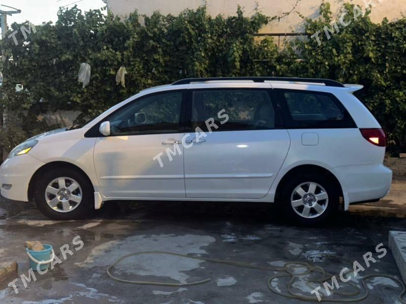 Toyota Sienna 2006 - 220 000 TMT - Балканабат - img 5
