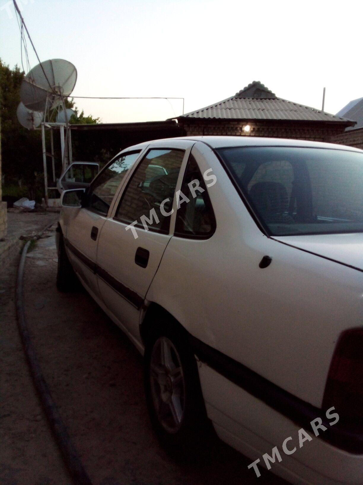 Opel Vectra 1990 - 22 000 TMT - Мары - img 5