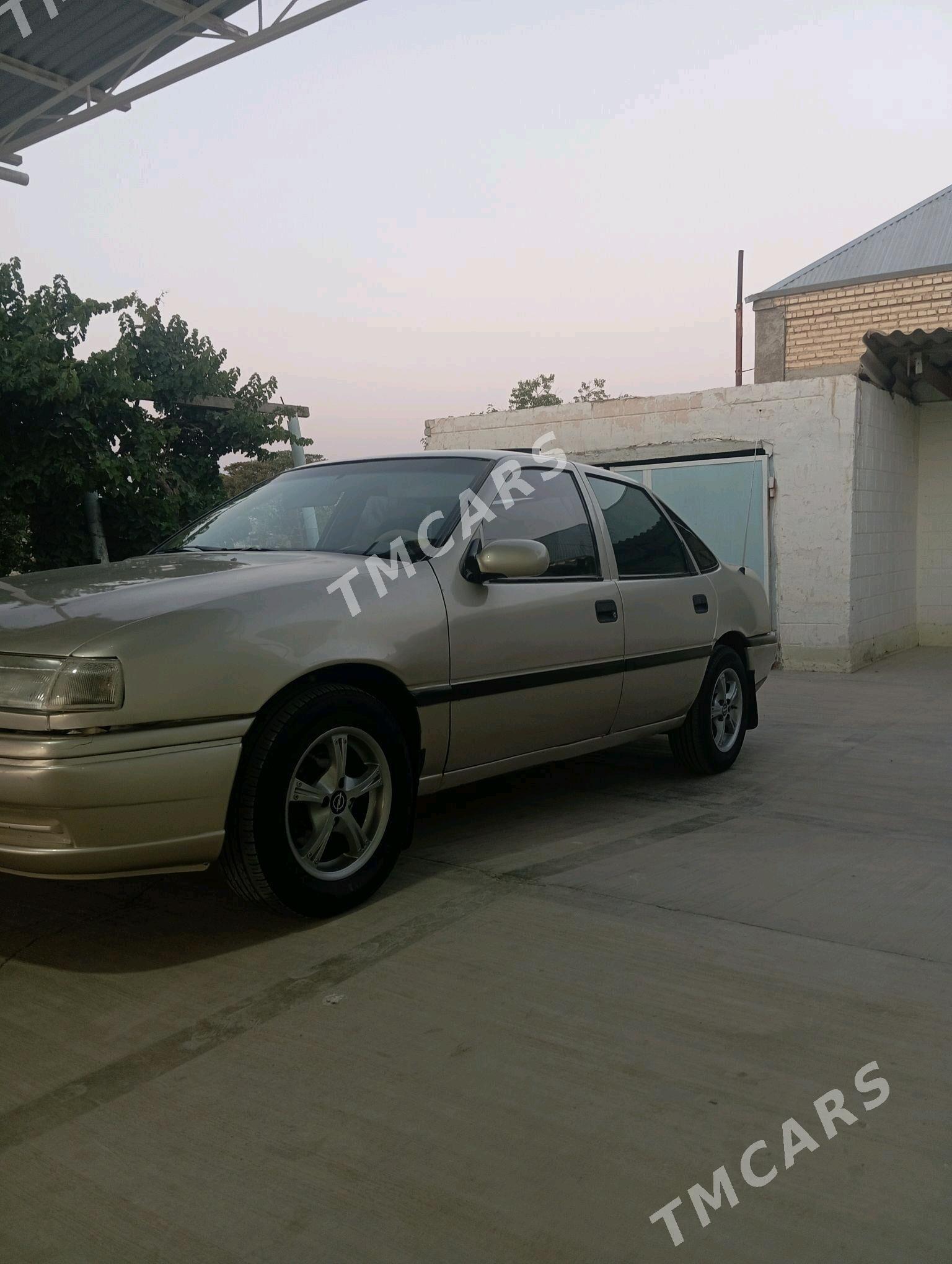 Opel Vectra 1992 - 34 000 TMT - Bäherden - img 2
