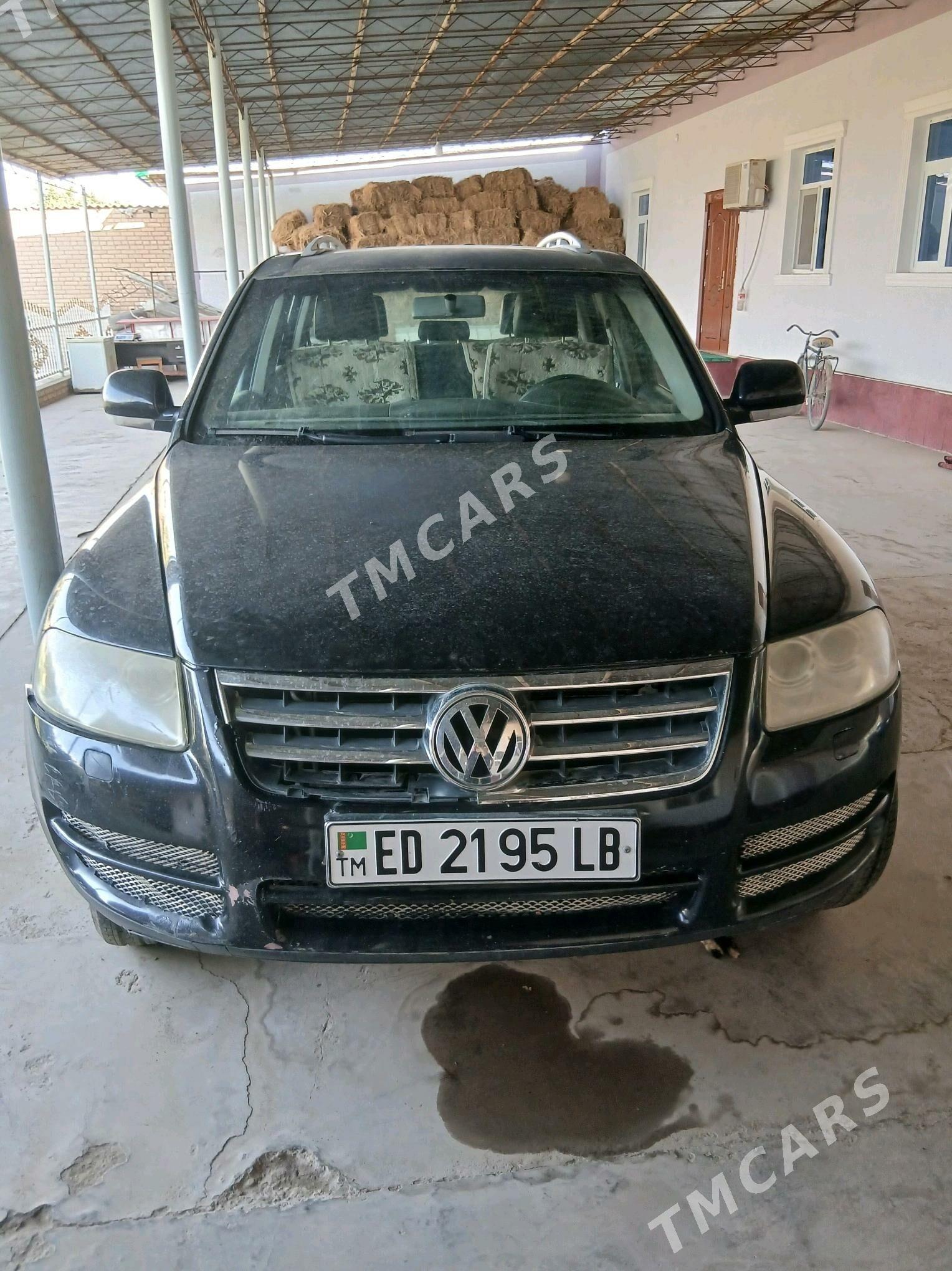 Volkswagen Touareg 2005 - 132 000 TMT - Халач - img 5