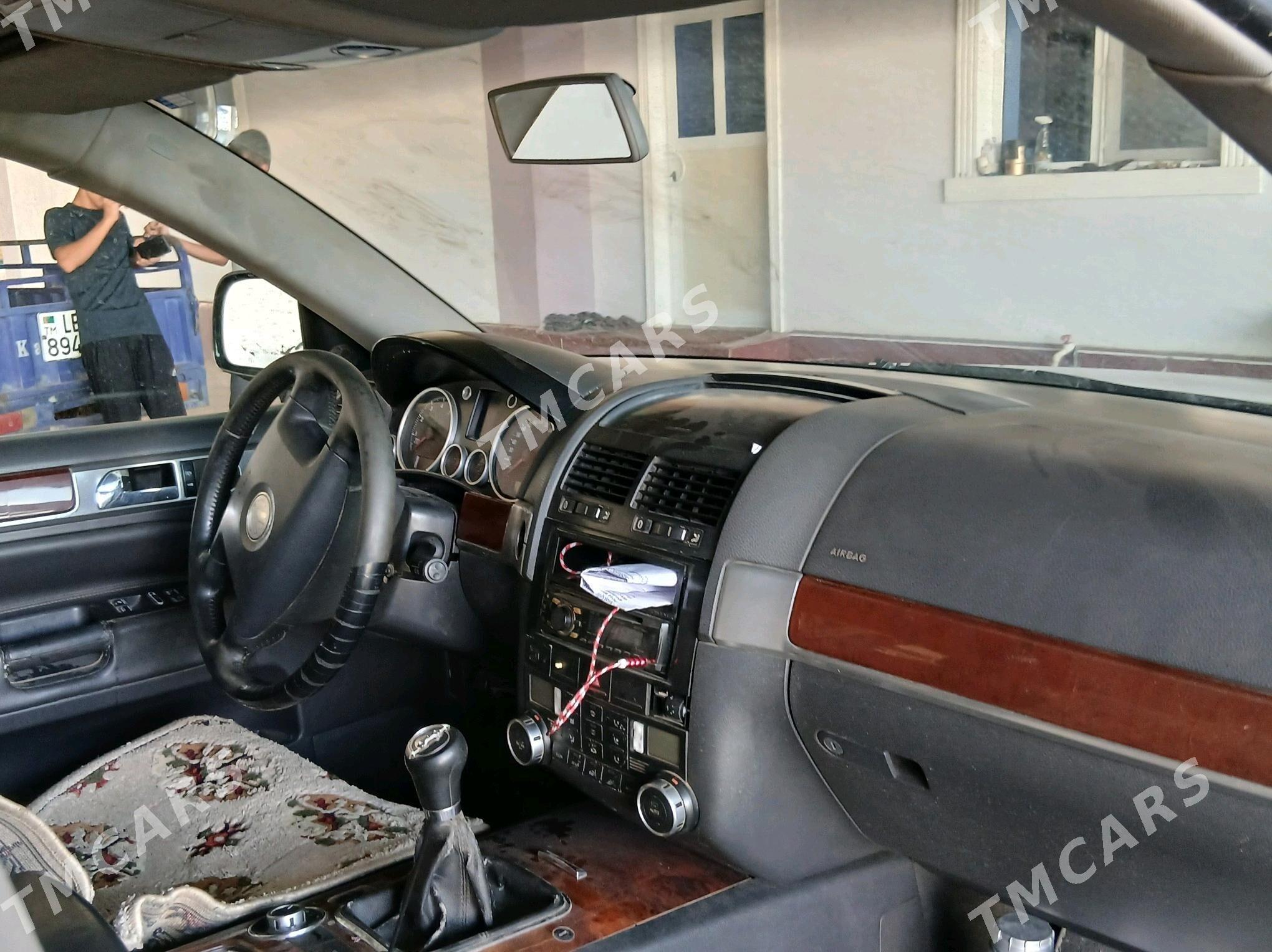 Volkswagen Touareg 2005 - 132 000 TMT - Халач - img 3