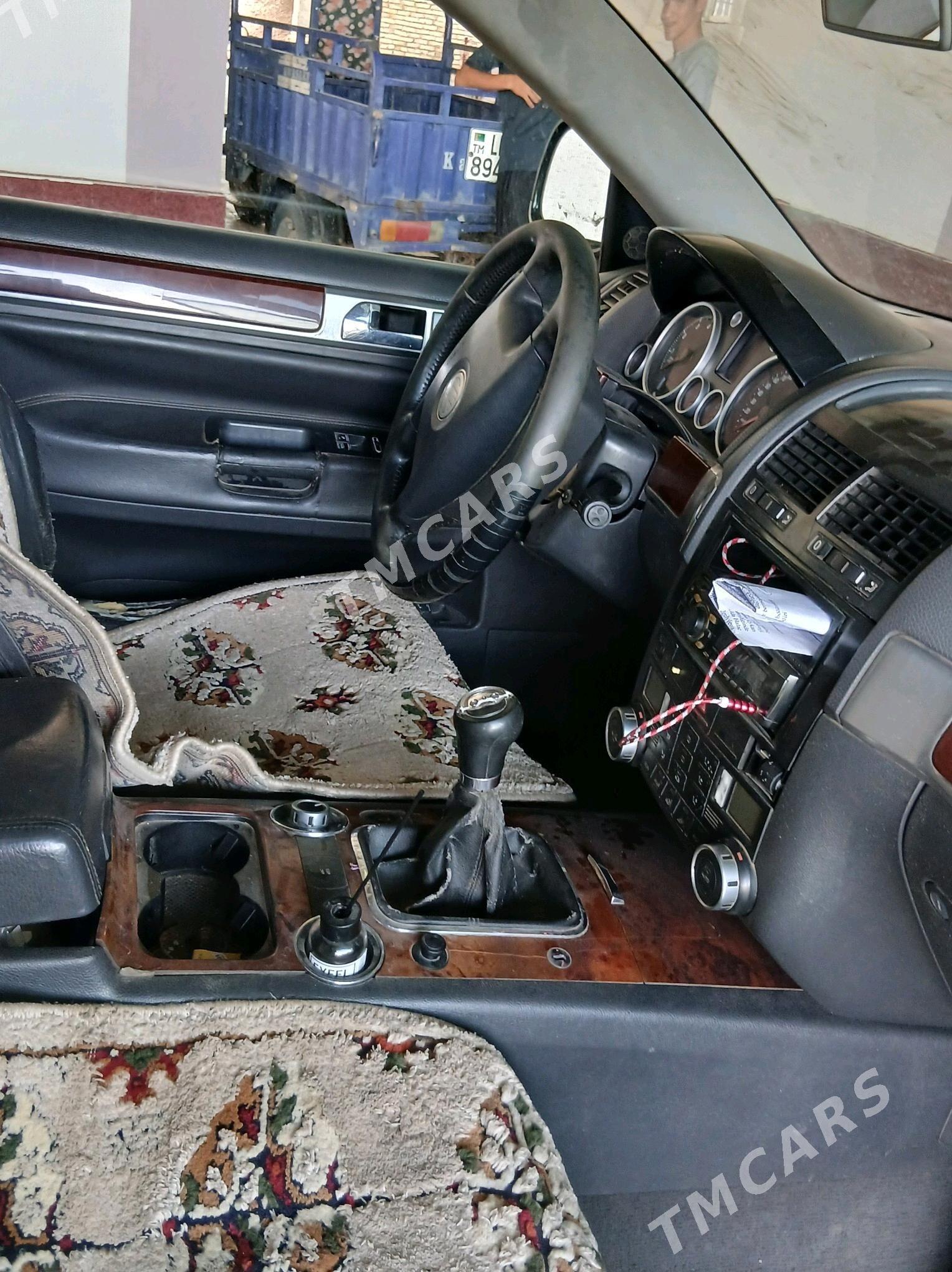 Volkswagen Touareg 2005 - 132 000 TMT - Халач - img 7