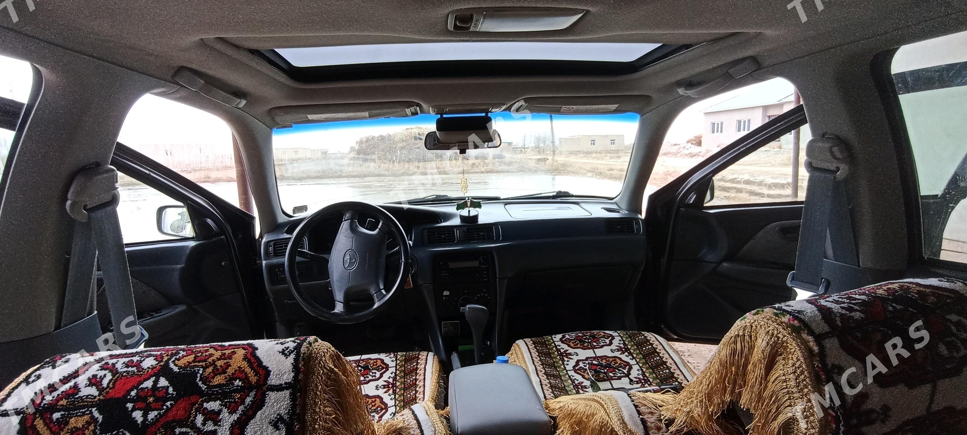 Toyota Camry 2000 - 150 000 TMT - Köneürgenç - img 3