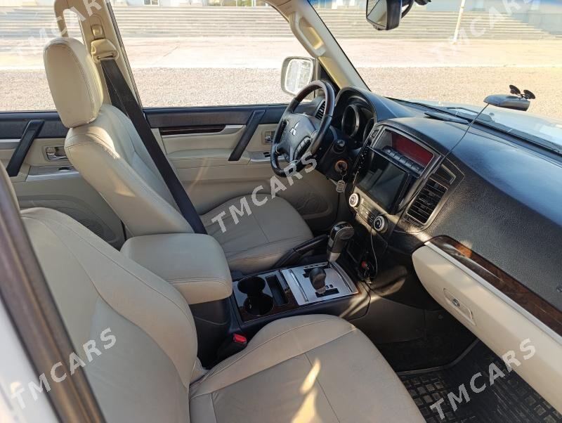 Mitsubishi Pajero 2012 - 250 000 TMT - Мургап - img 2