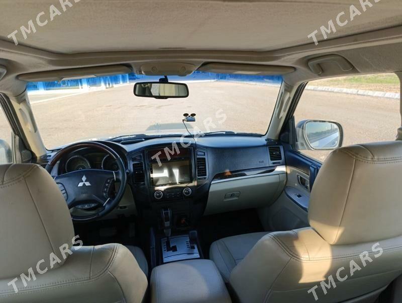 Mitsubishi Pajero 2012 - 250 000 TMT - Мургап - img 3