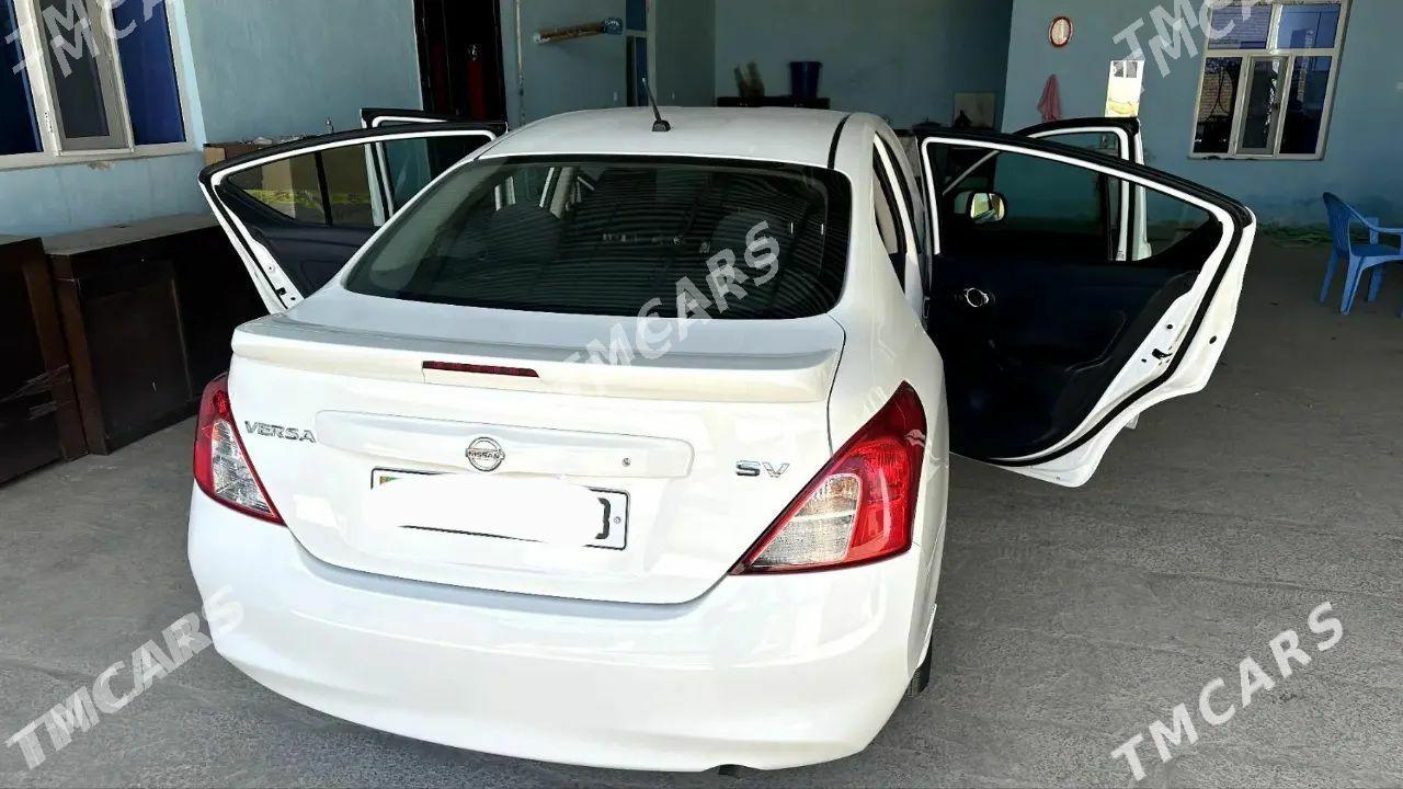 Nissan Versa 2013 - 110 000 TMT - Дянев - img 3