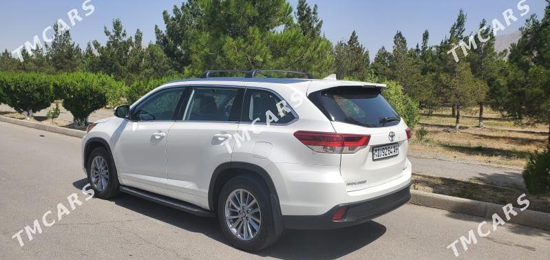 Toyota Highlander 2018 - 430 000 TMT - Бахарден - img 3