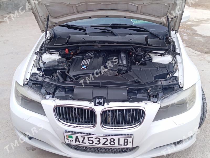 BMW F10 2011 - 180 000 TMT - Çärjew - img 4