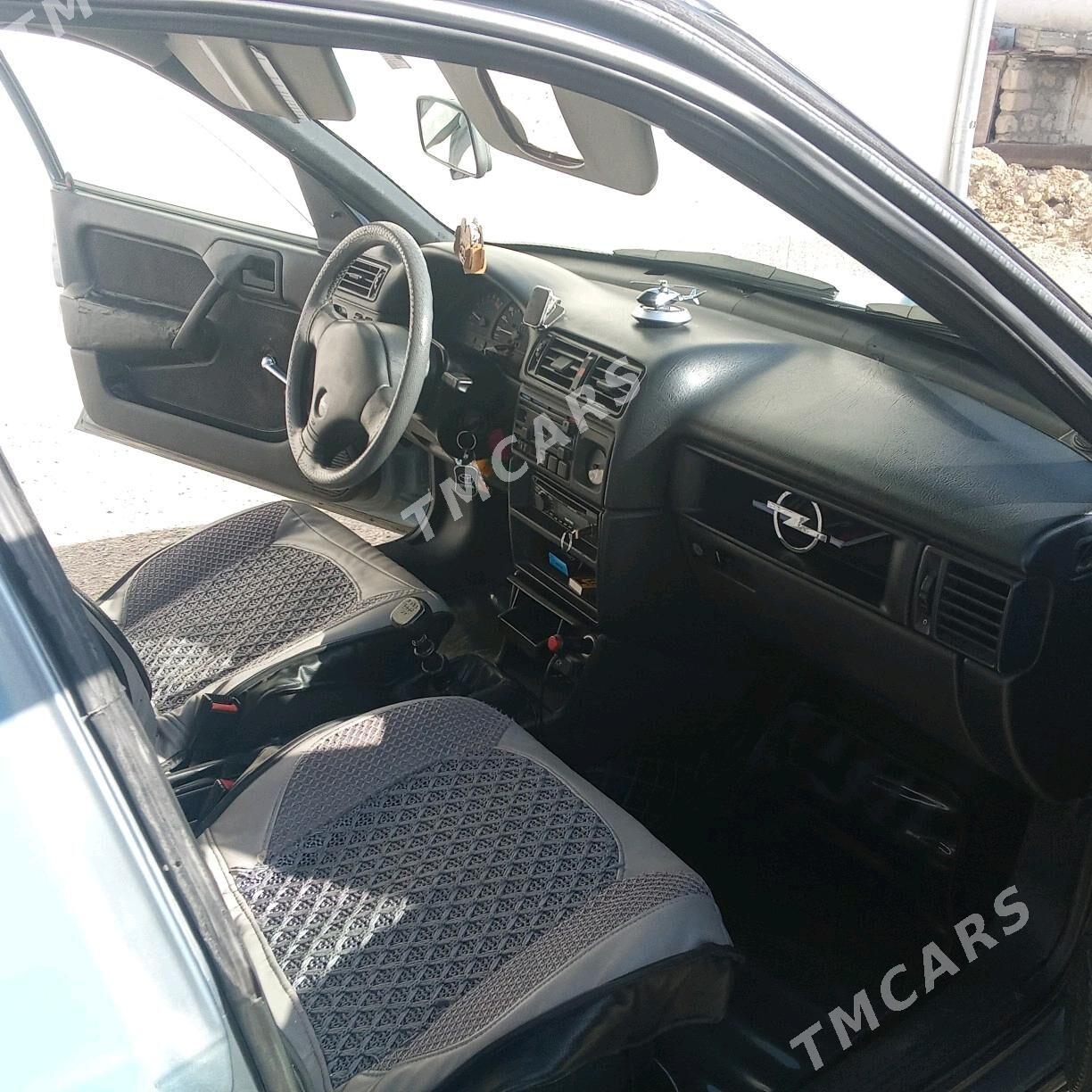 Opel Vectra 1992 - 36 000 TMT - Gyzylarbat - img 4
