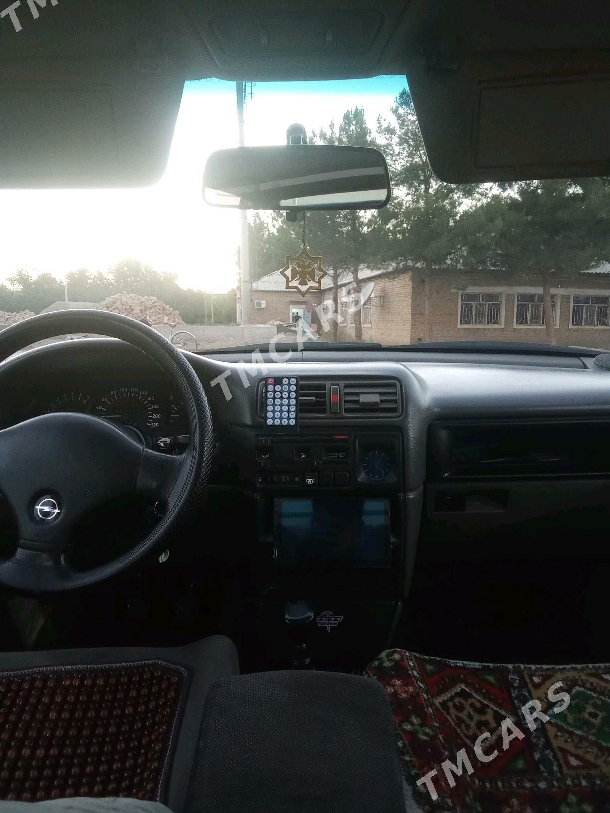 Opel Vectra 1990 - 40 000 TMT - Мары - img 3