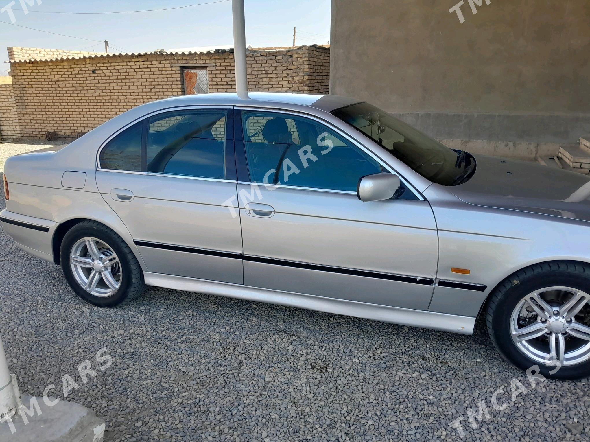 BMW 528 1998 - 90 000 TMT - Сакарчага - img 4